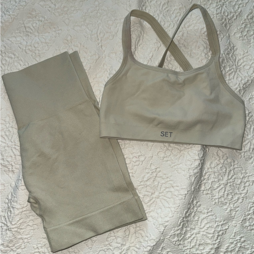 SET Active Sculptflex Biker Shorts Set in Oat Milk Size Small